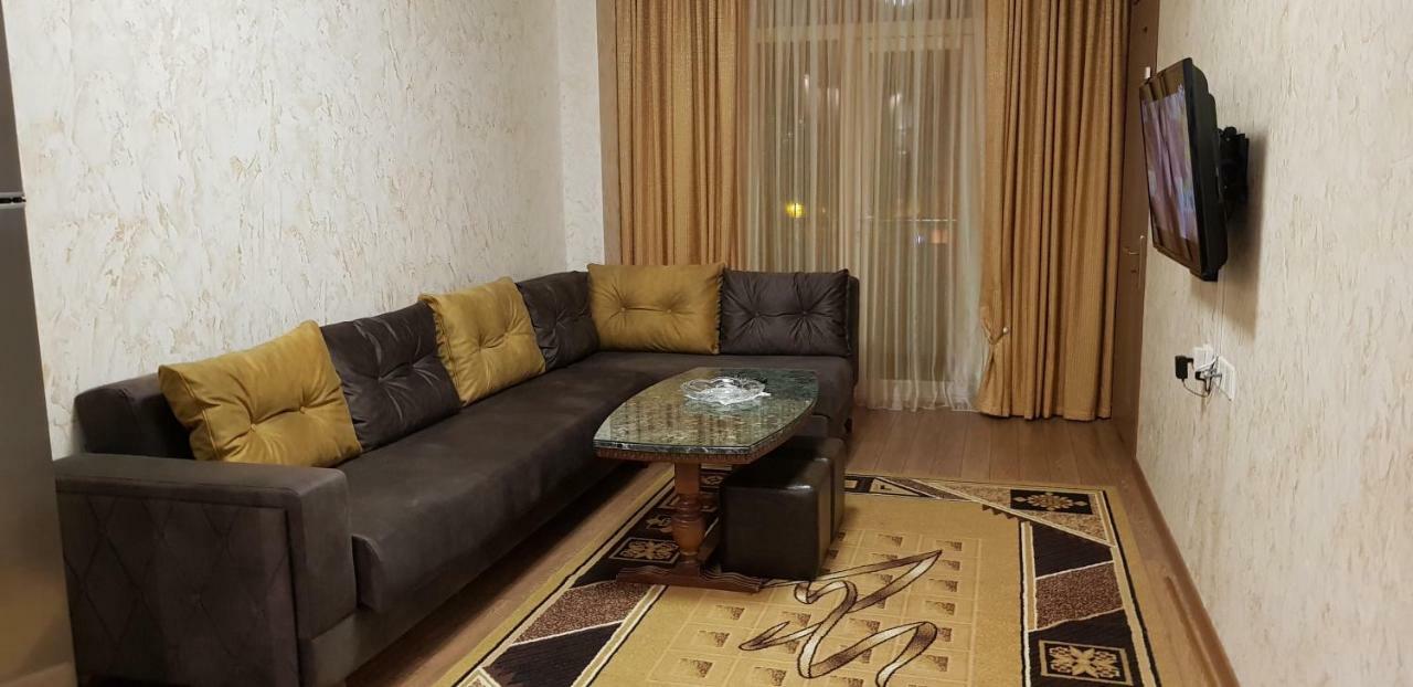Nino Apartment On Pirosmani Батуми Экстерьер фото
